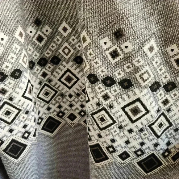 Element Gray and White Tribal Print Cardigan Size Medium - Picture 4 of 5